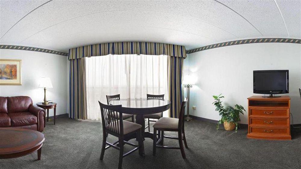 Holiday Inn Rockford By Ihg Екстериор снимка