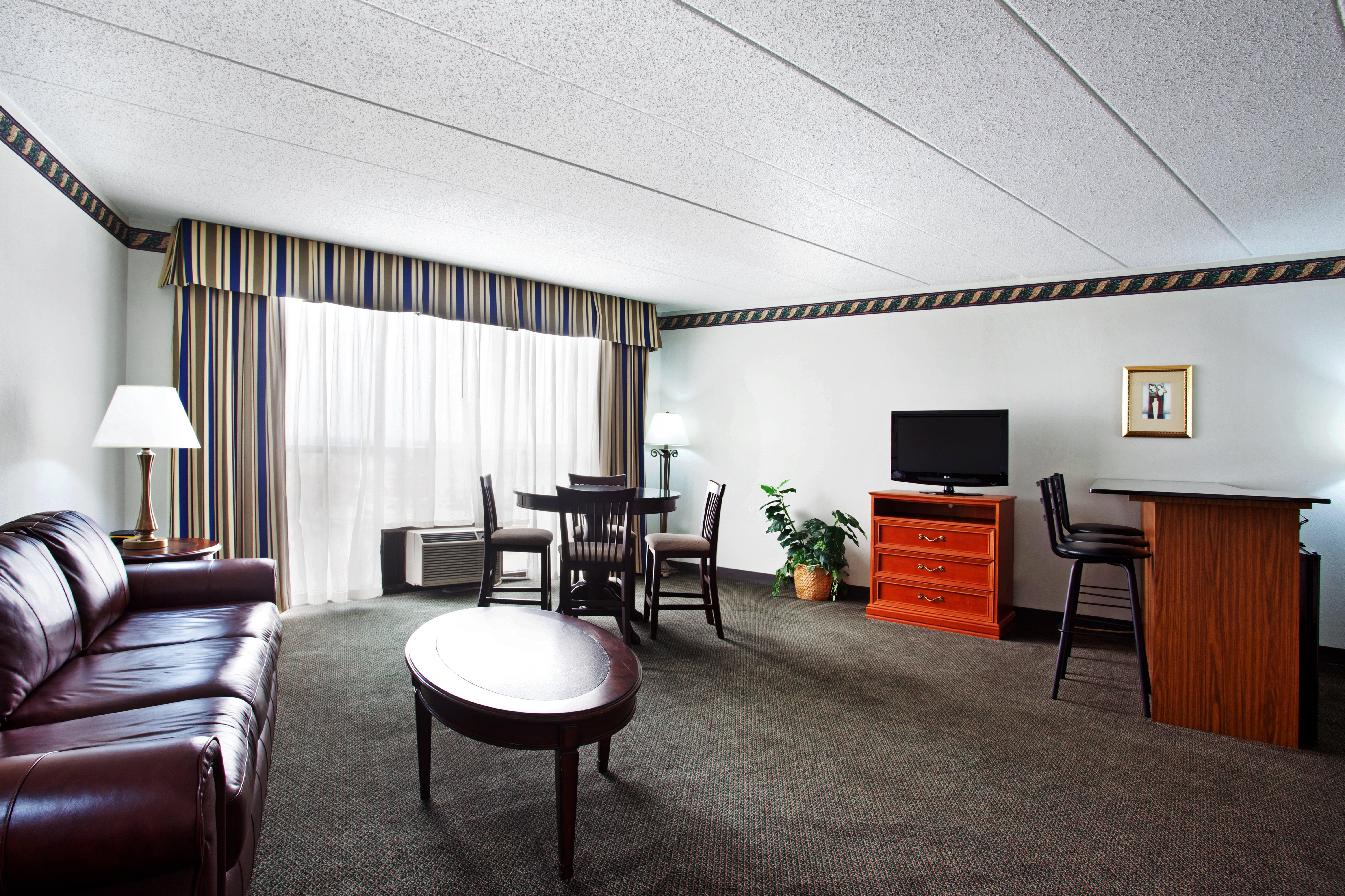 Holiday Inn Rockford By Ihg Екстериор снимка
