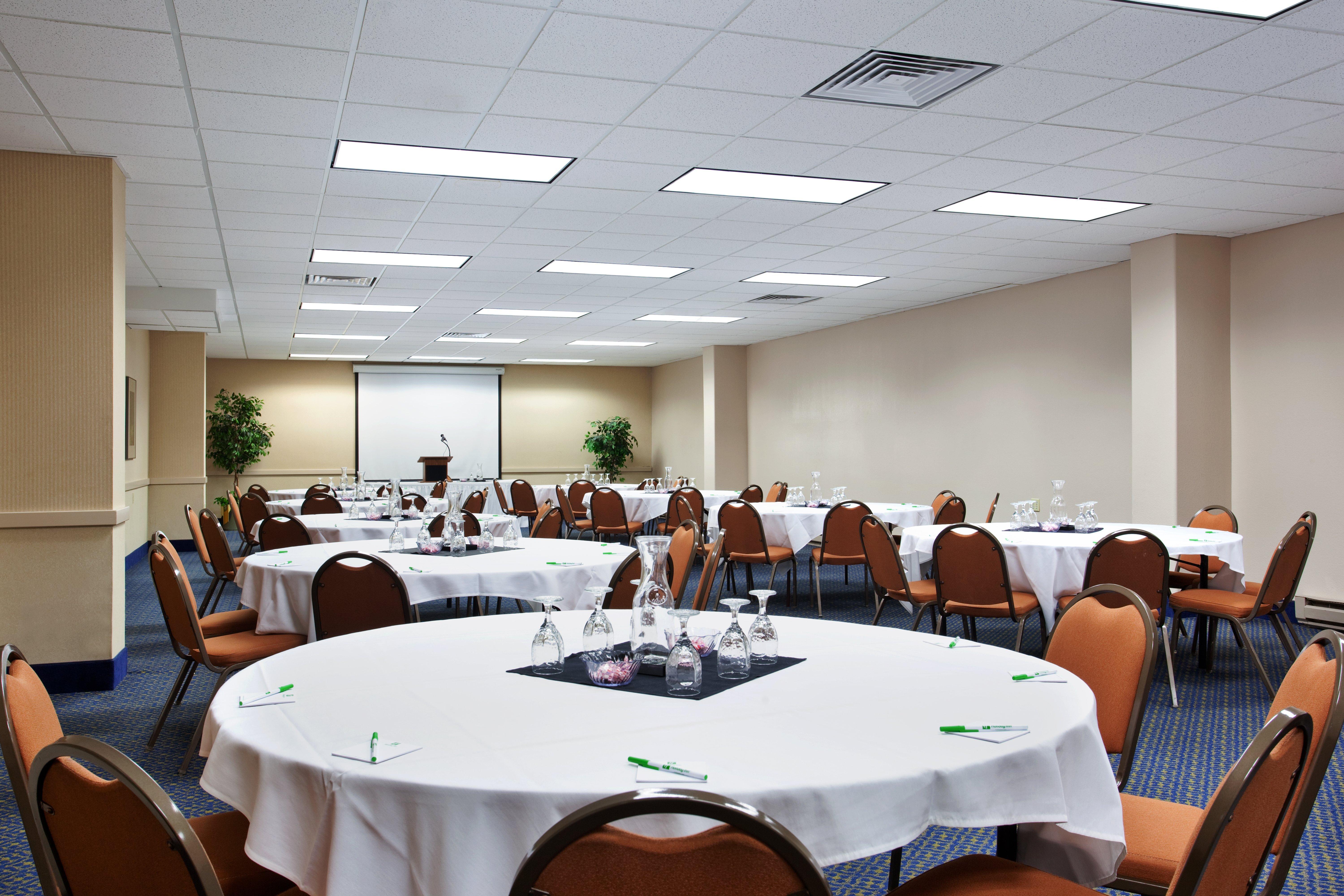 Holiday Inn Rockford By Ihg Екстериор снимка