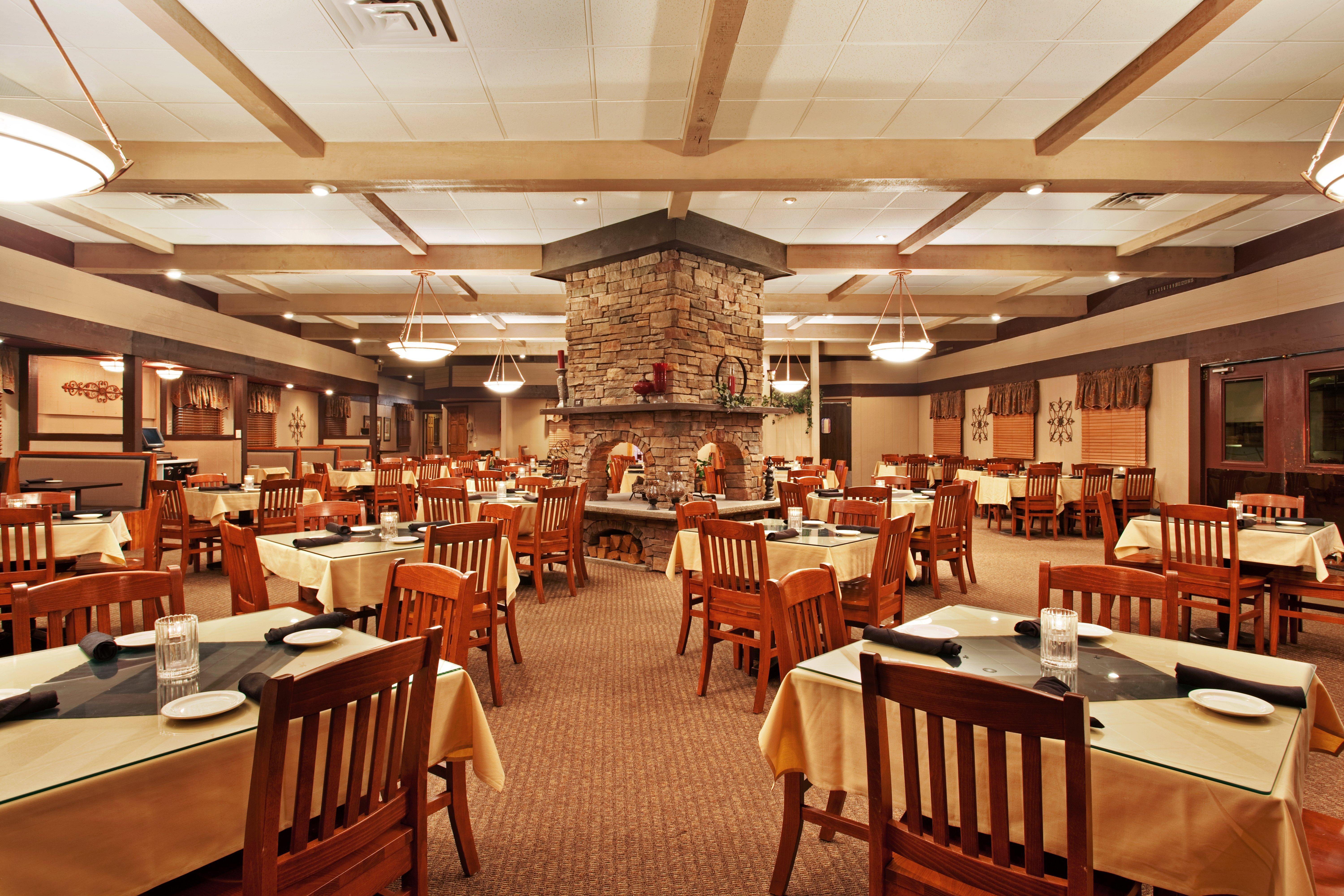 Holiday Inn Rockford By Ihg Екстериор снимка